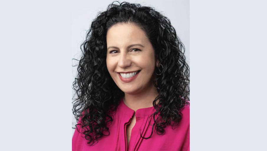 INTERVIEW: Checking In For "Paris & Pups" 3 ParisAndPups Sadaf Muncy 900